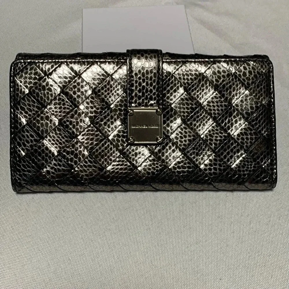 MICHAEL KORS Wallet, NWOT. - Picture 1 of 5